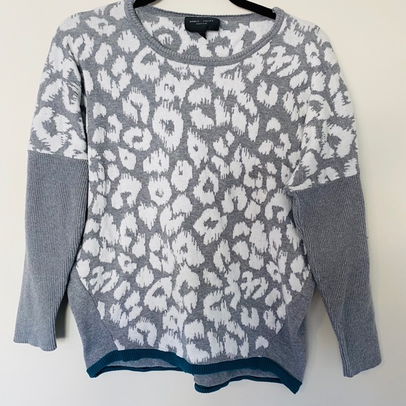 Romeo & Juliet Couture Sweaters - Romeo & Juliet Couture- Sweater